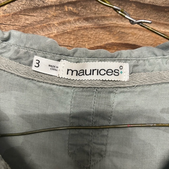 Maurices women’s Camouflage button-down shirt, size 3 sorry about the wrinkles - Picture 2 of 6
